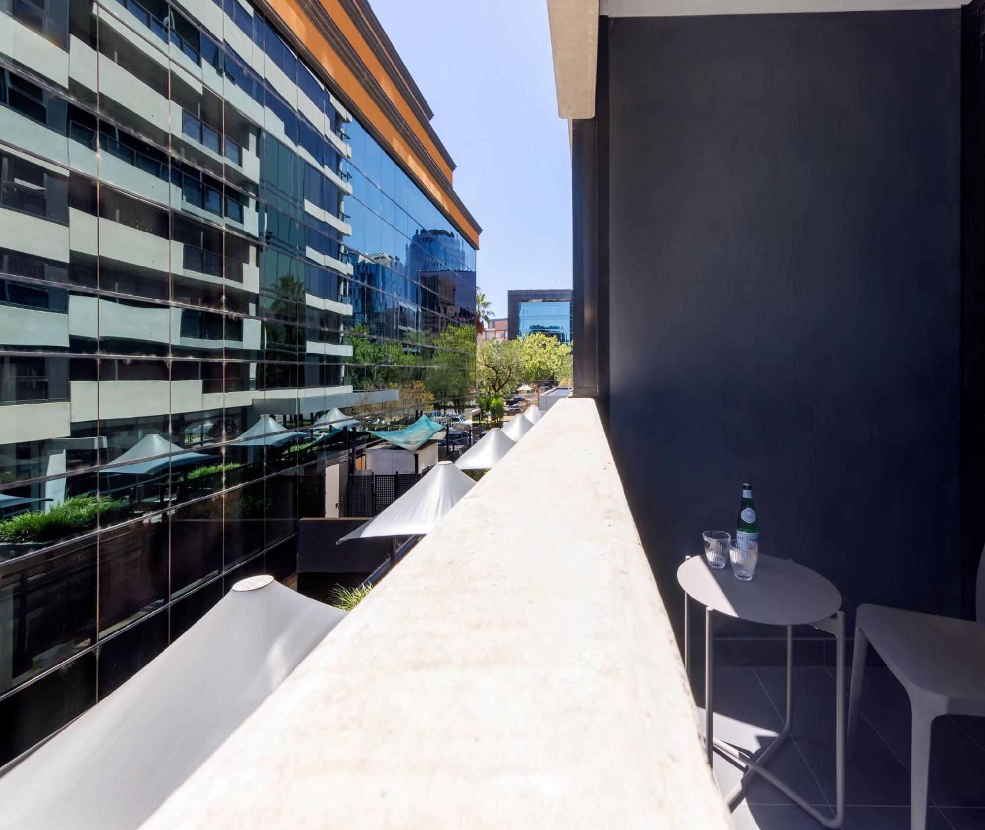 Hotel Oaks St Kilda Road 4*