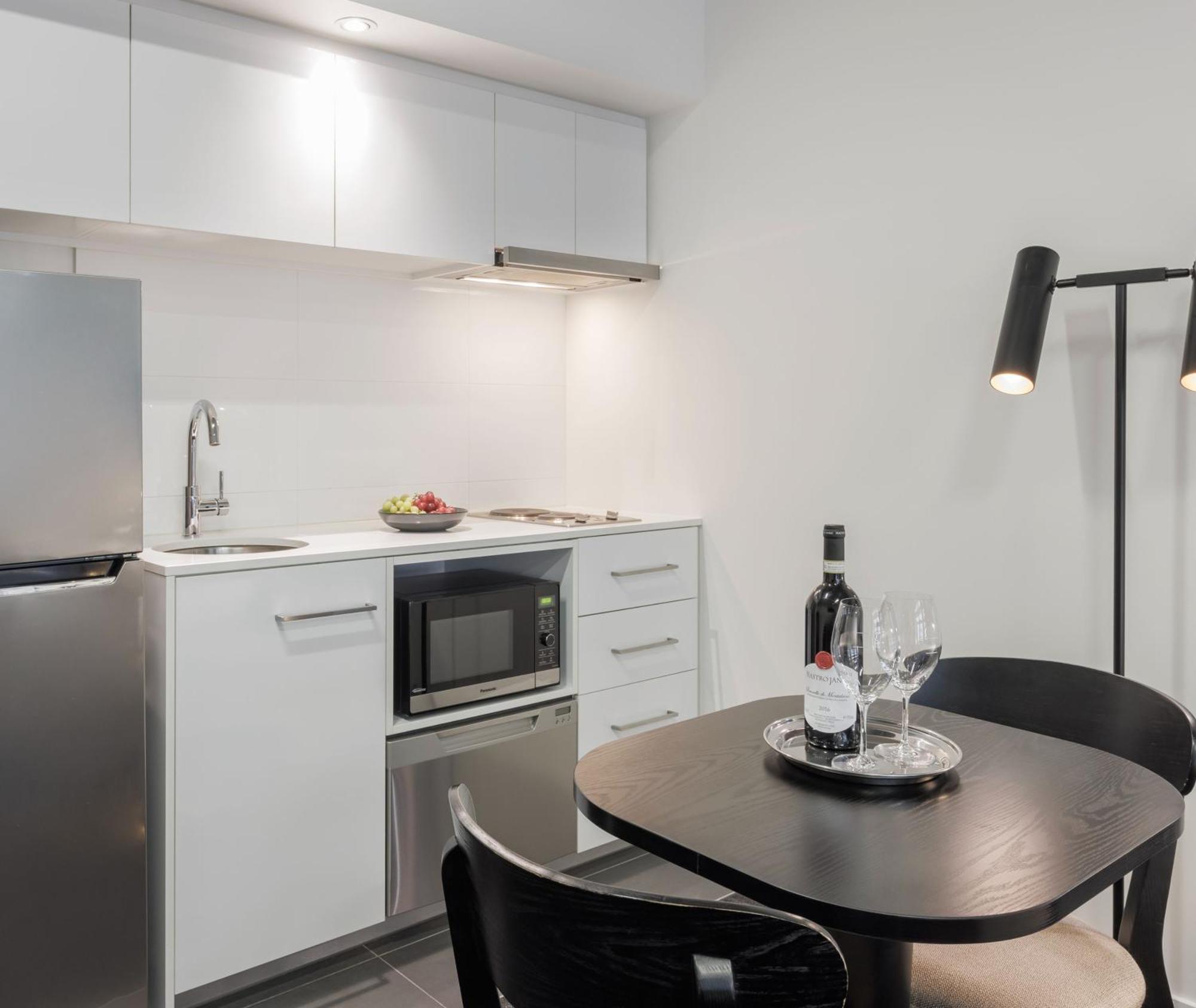 Hotel Oaks St Kilda Road 4*