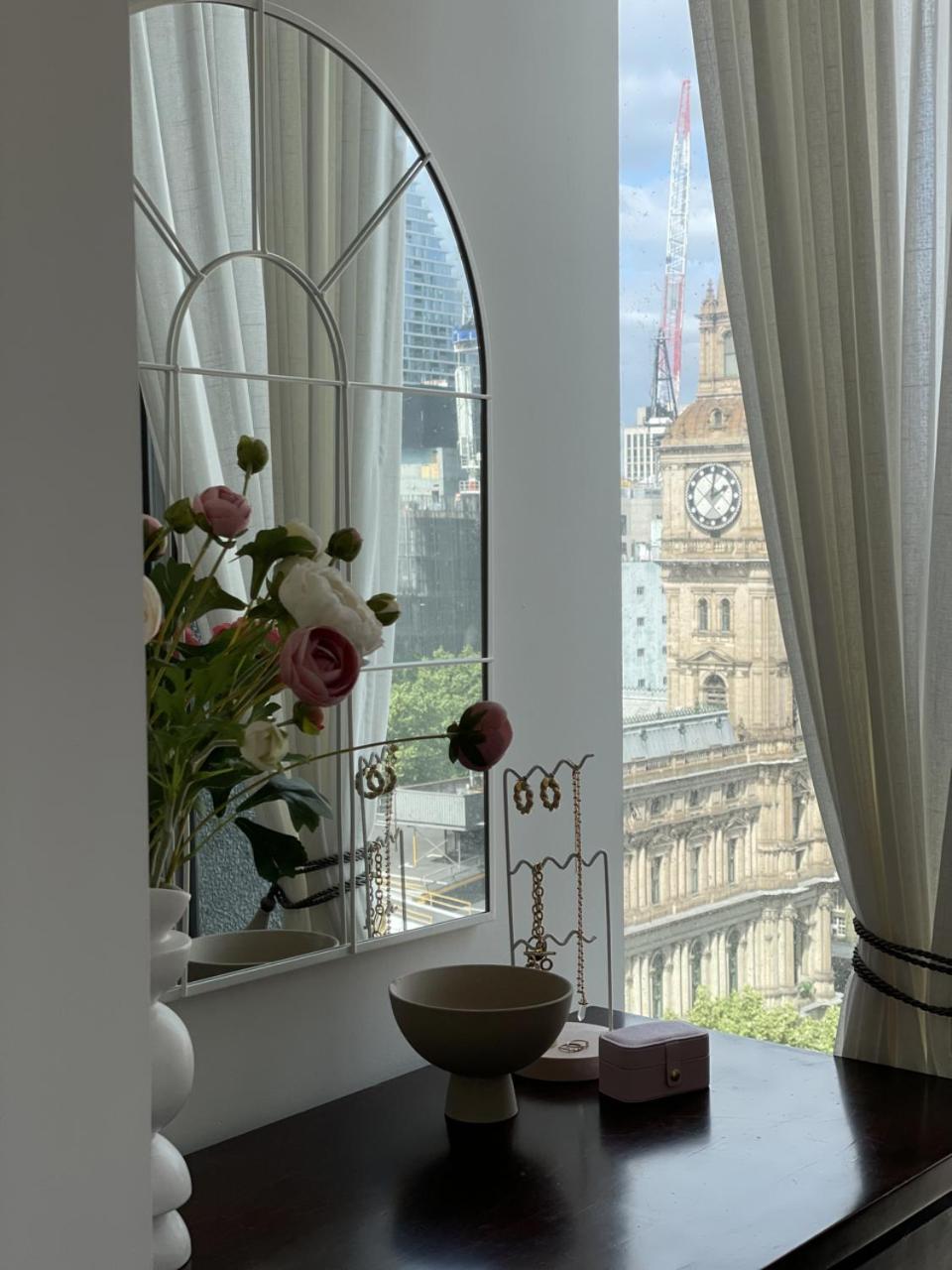2br Cbd Sunlit - Bourke Street Shops