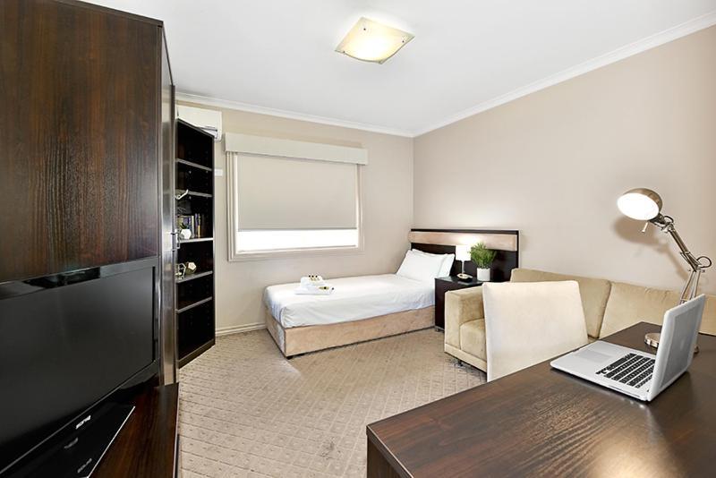 6p - Large Premium In Shared Space In Brunswick! * Melbourne