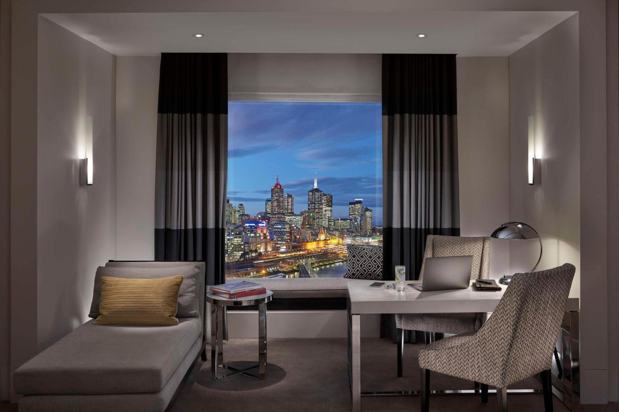 Hotel Crown Towers