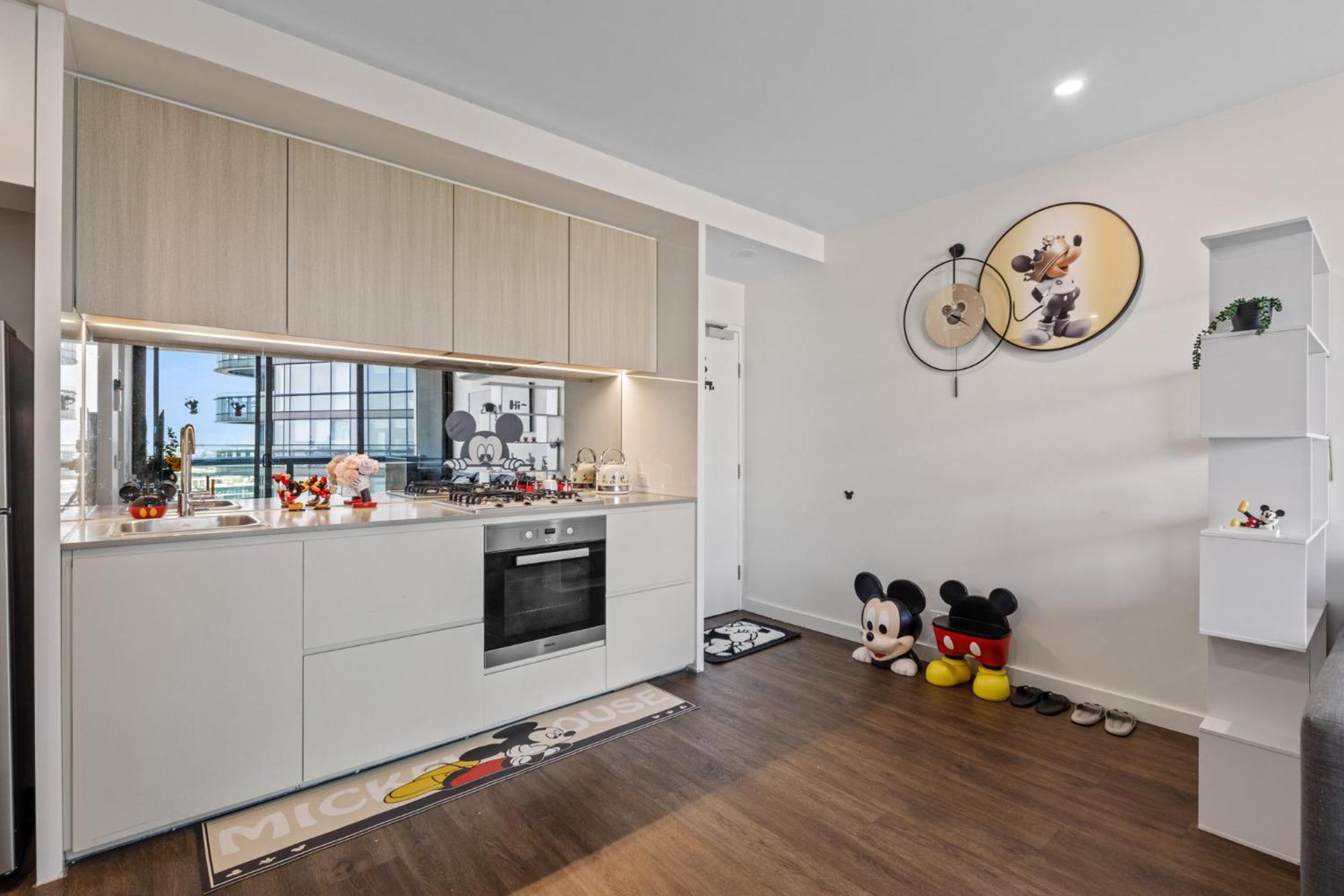Apartment Wonderland Escape *