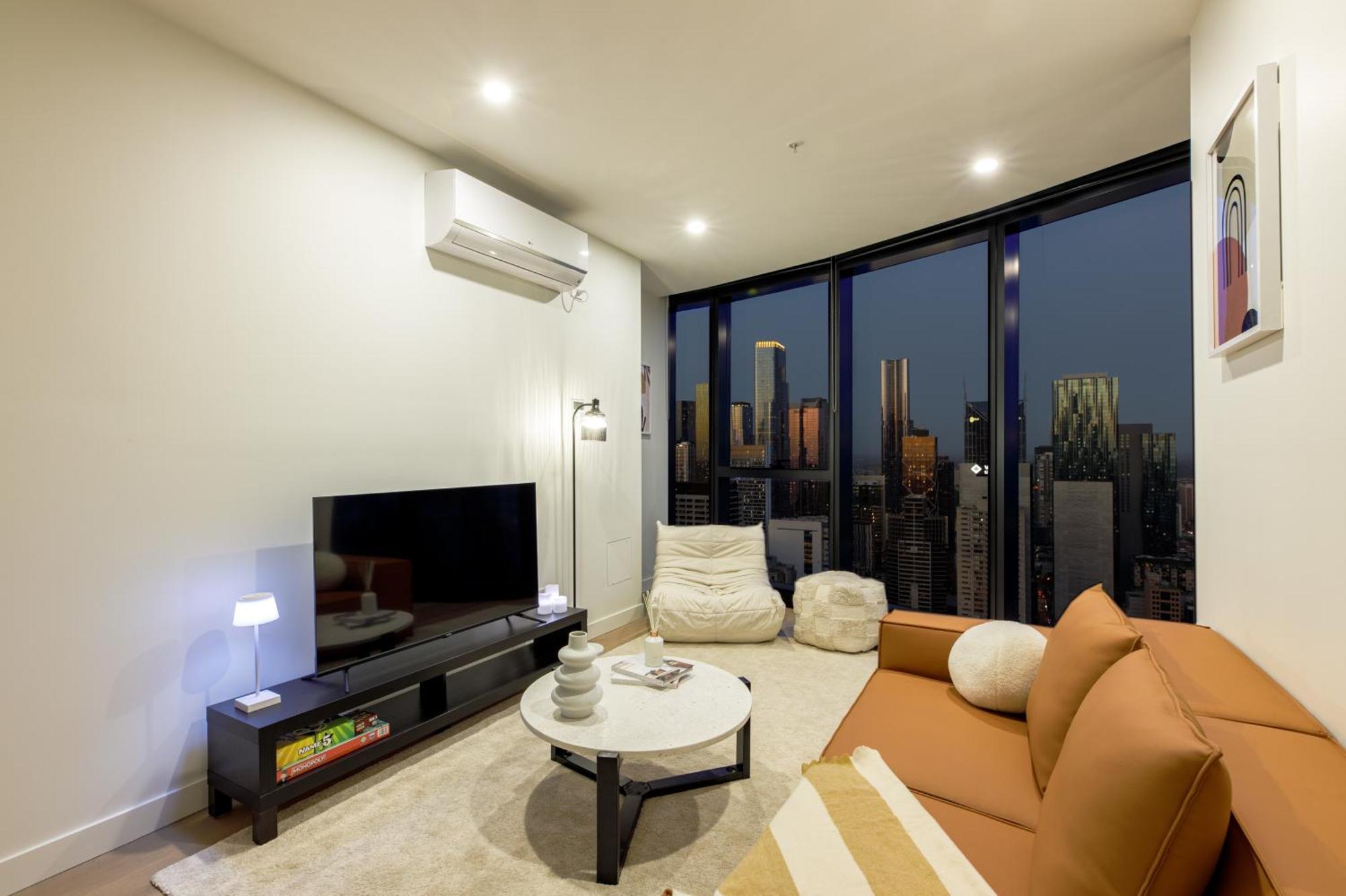 Sky Rise View And Outdoor Jacuzzi Cozy *