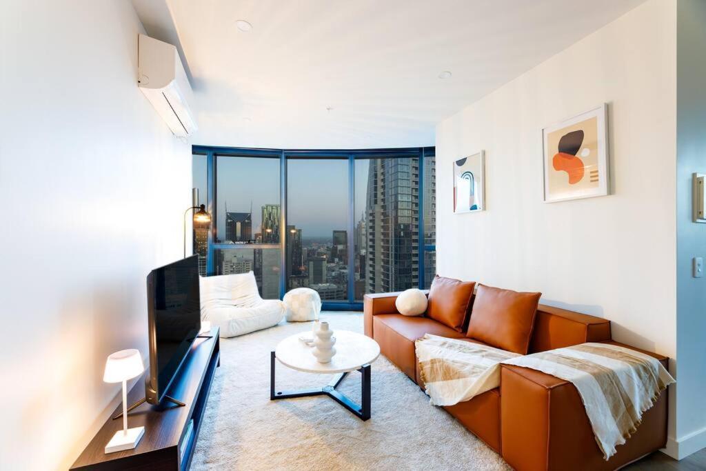 Apartment Sky Rise View And Outdoor Jacuzzi Cozy Melbourne