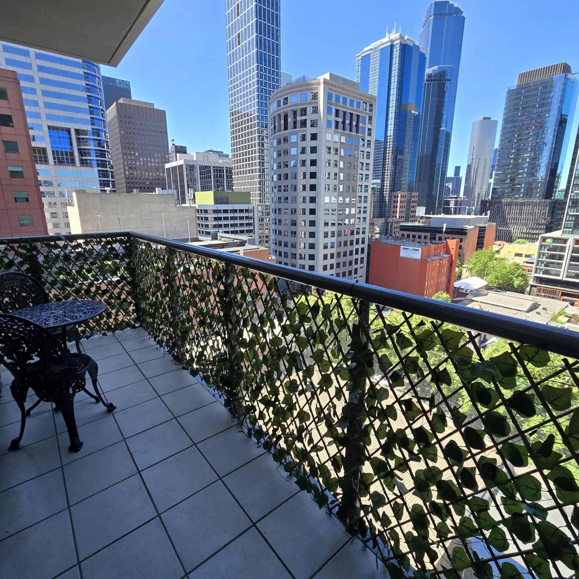 Luxuriq On Bourke *