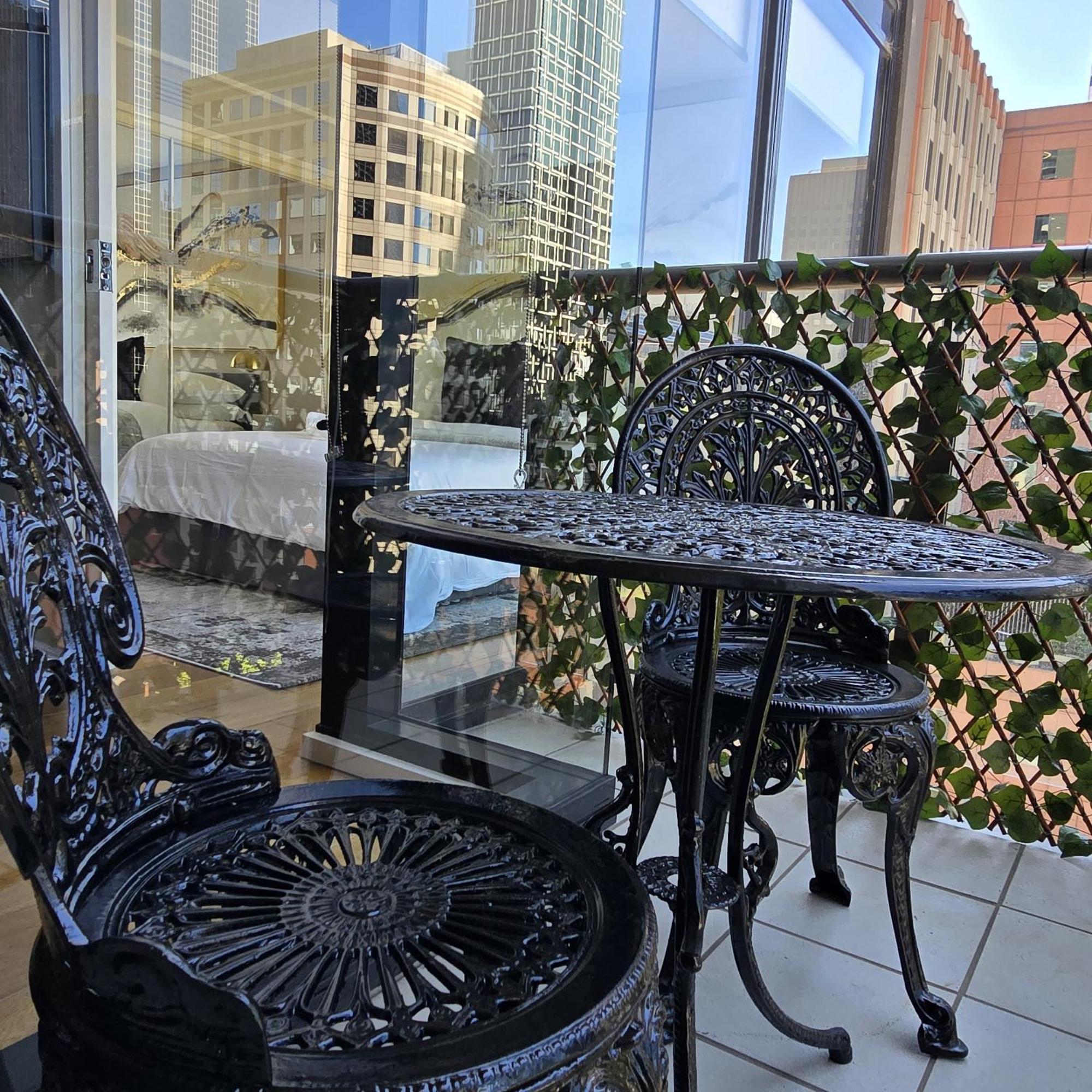 Luxuriq On Bourke Apartment *