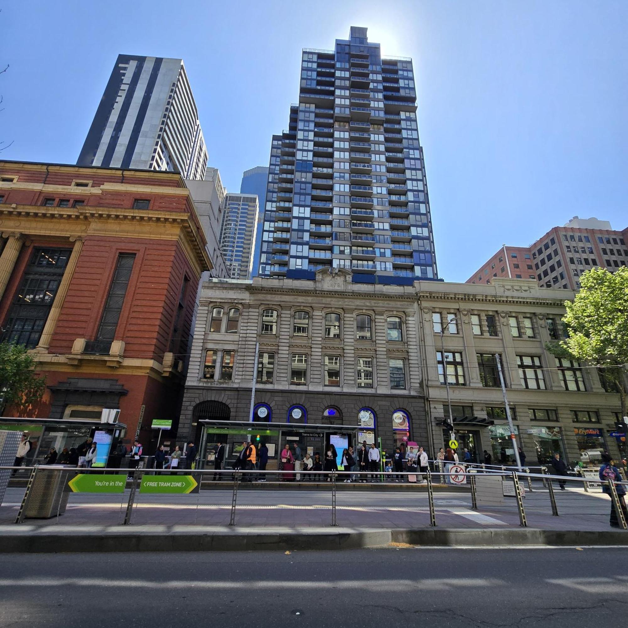 Luxuriq On Bourke Apartment *