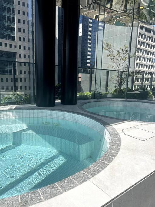 Sky Rise View And Outdoor Jacuzzi Cozy