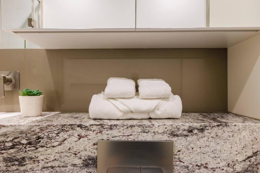 Sky Rise View And Outdoor Jacuzzi Cozy Apartment *