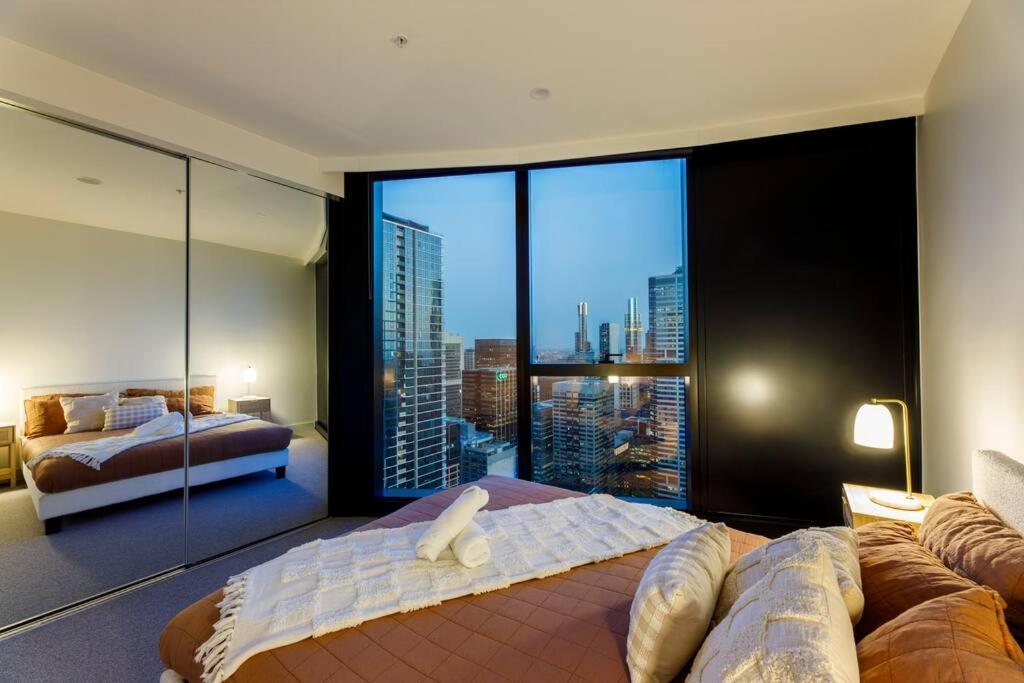 Sky Rise View And Outdoor Jacuzzi Cozy