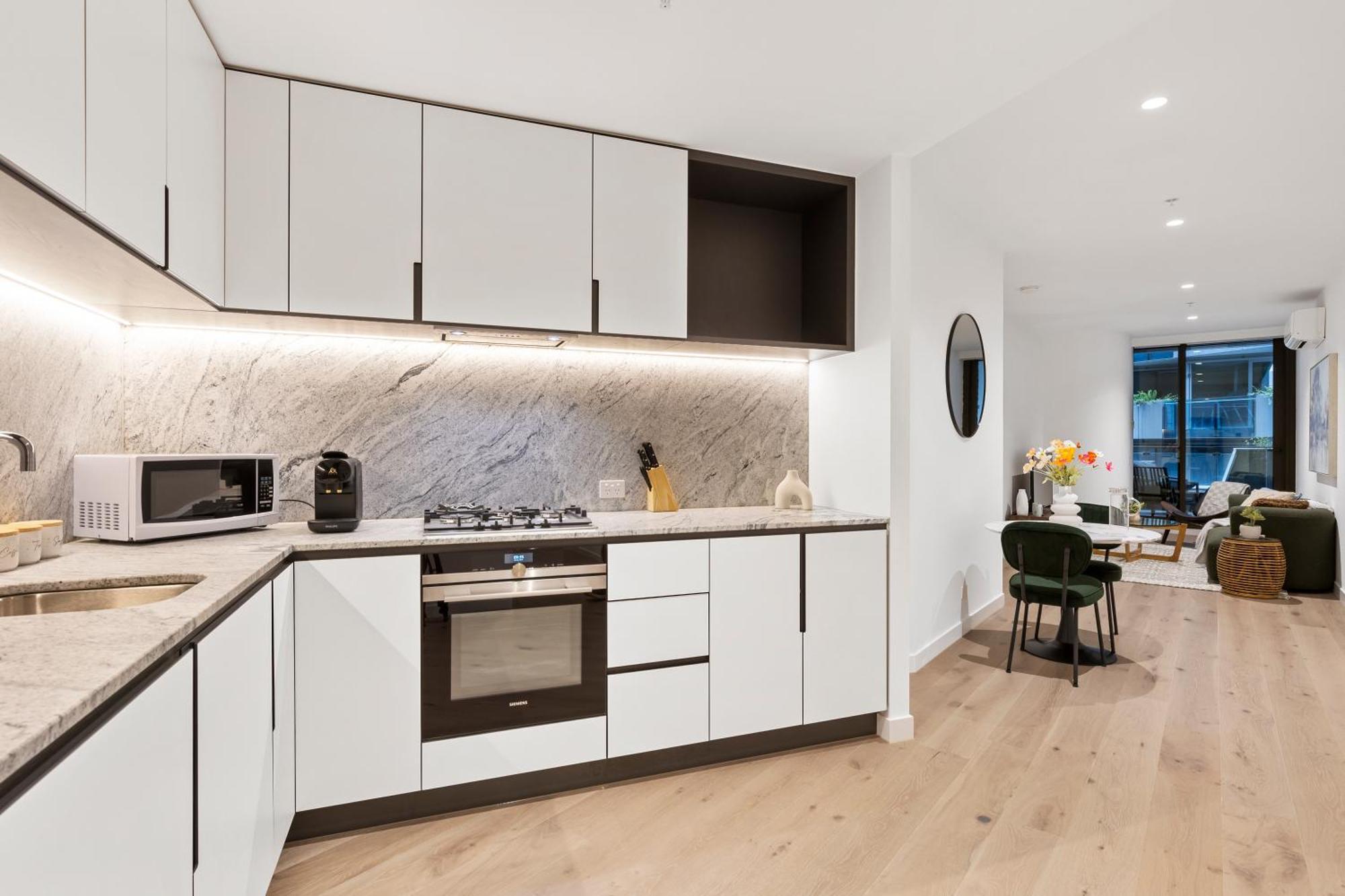 Apartment Stylish & Modern In West Side Place W Balcony