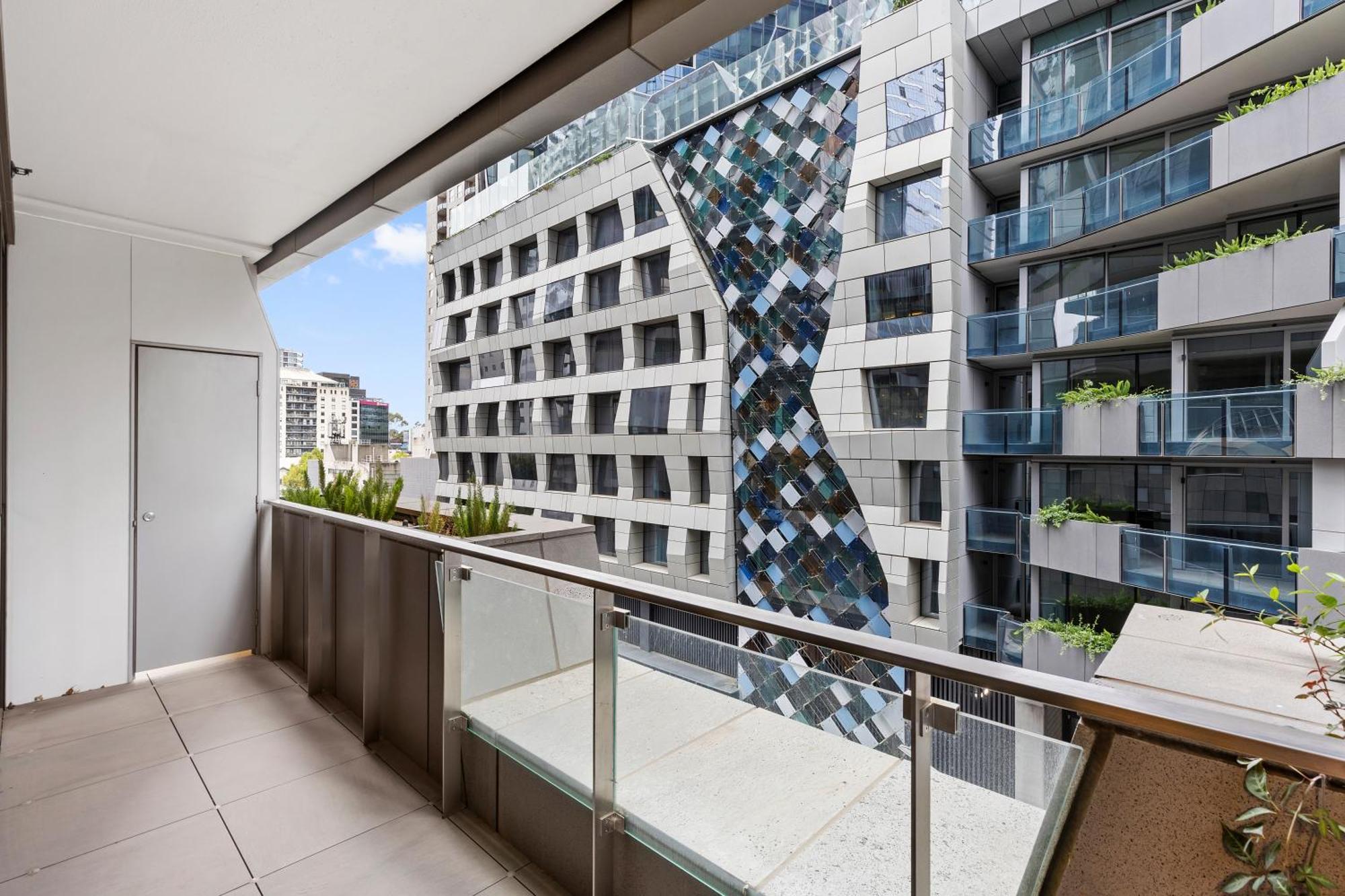 Stylish & Modern In West Side Place W Balcony Apartment *