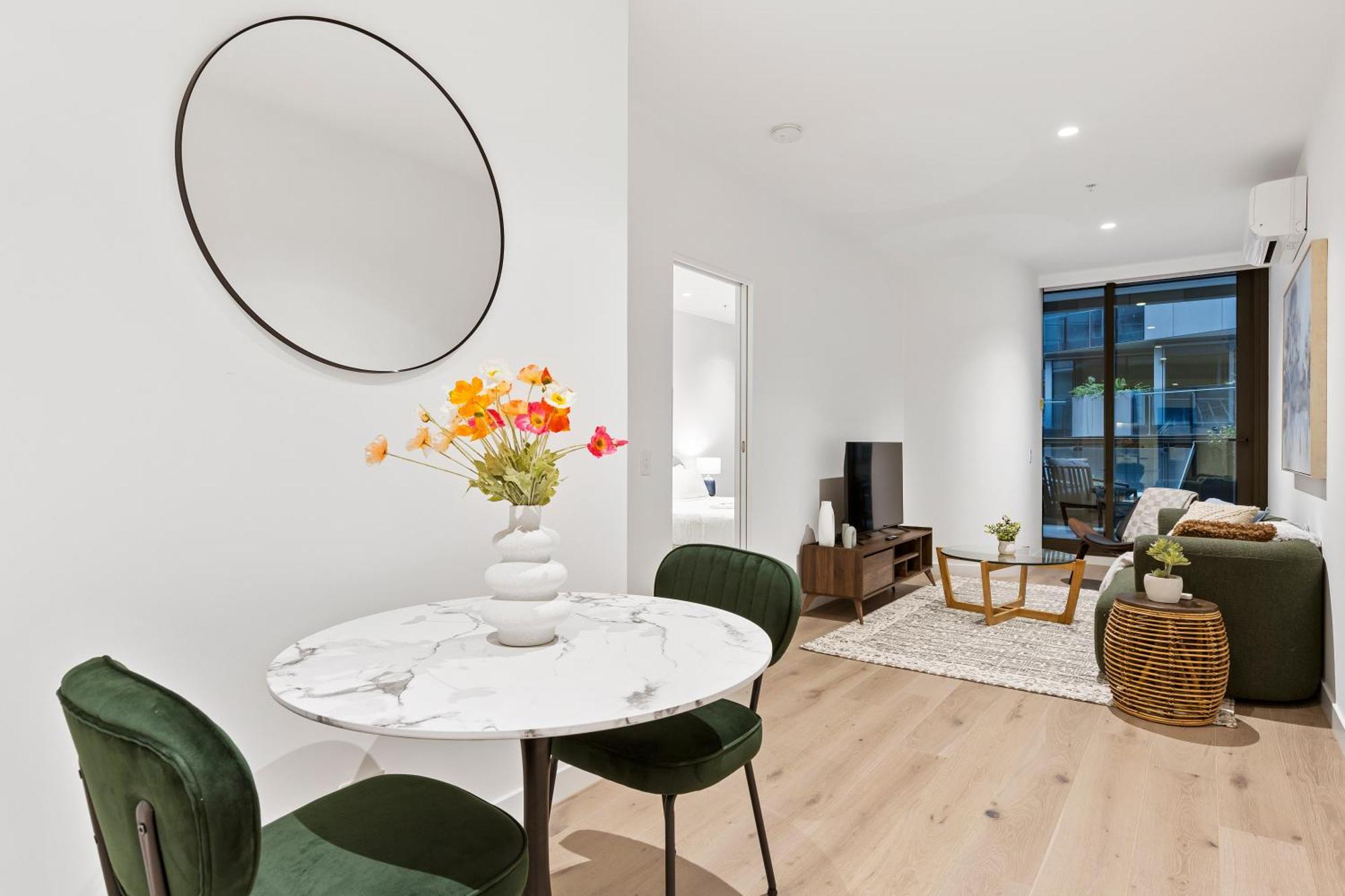 Apartment Stylish & Modern In West Side Place W Balcony Melbourne