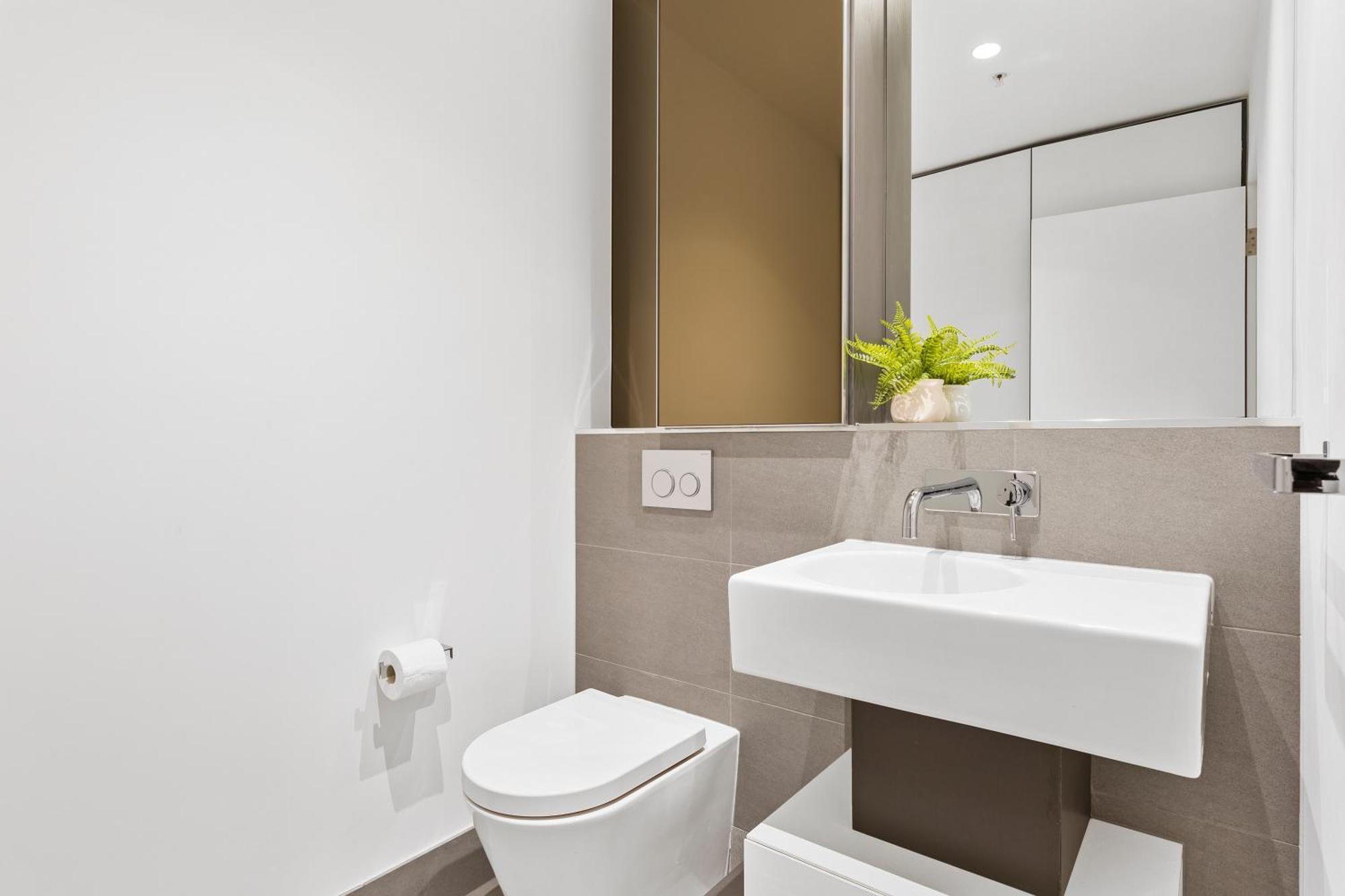 Stylish & Modern In West Side Place W Balcony Apartment