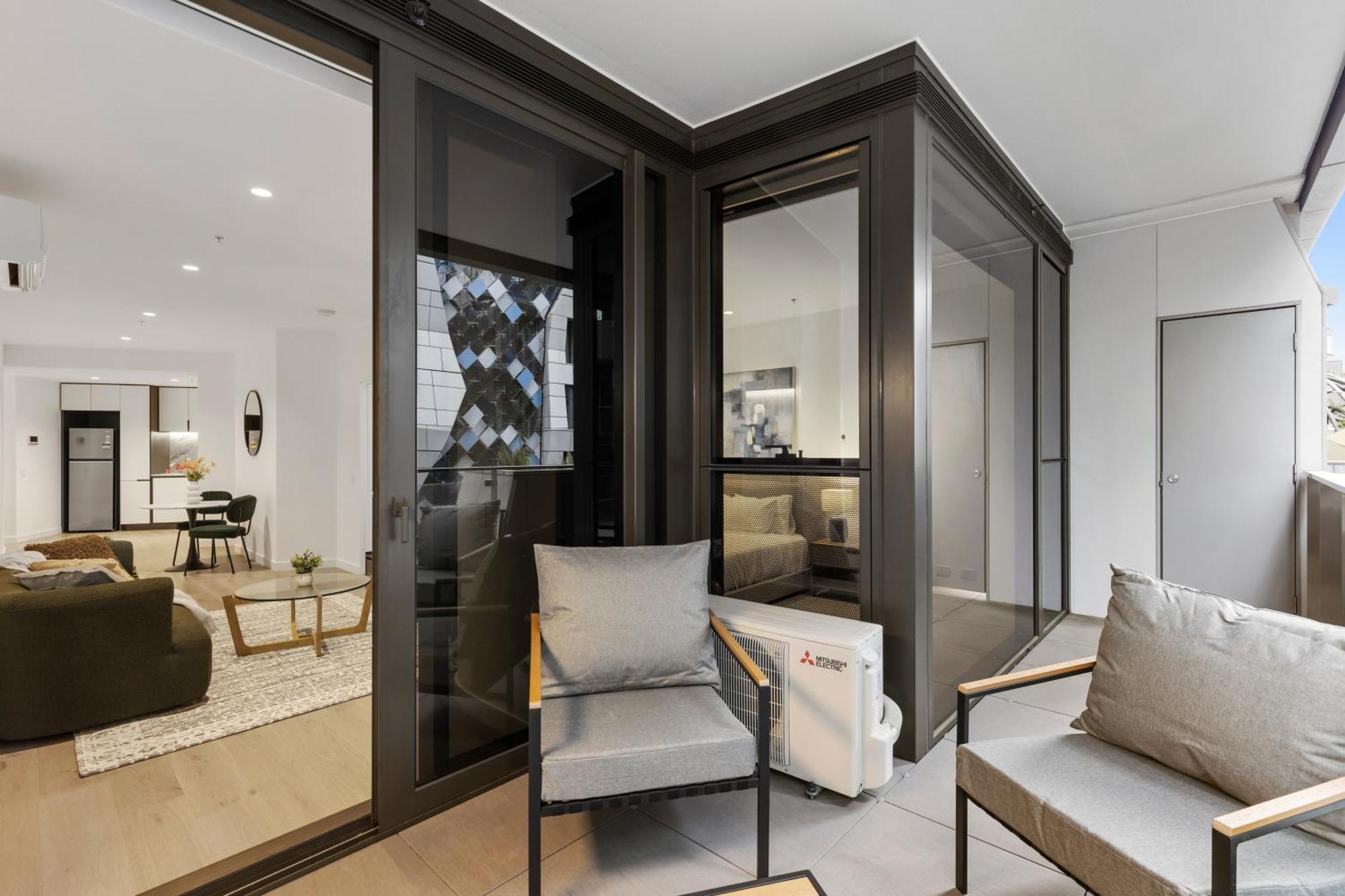 Stylish & Modern In West Side Place W Balcony *