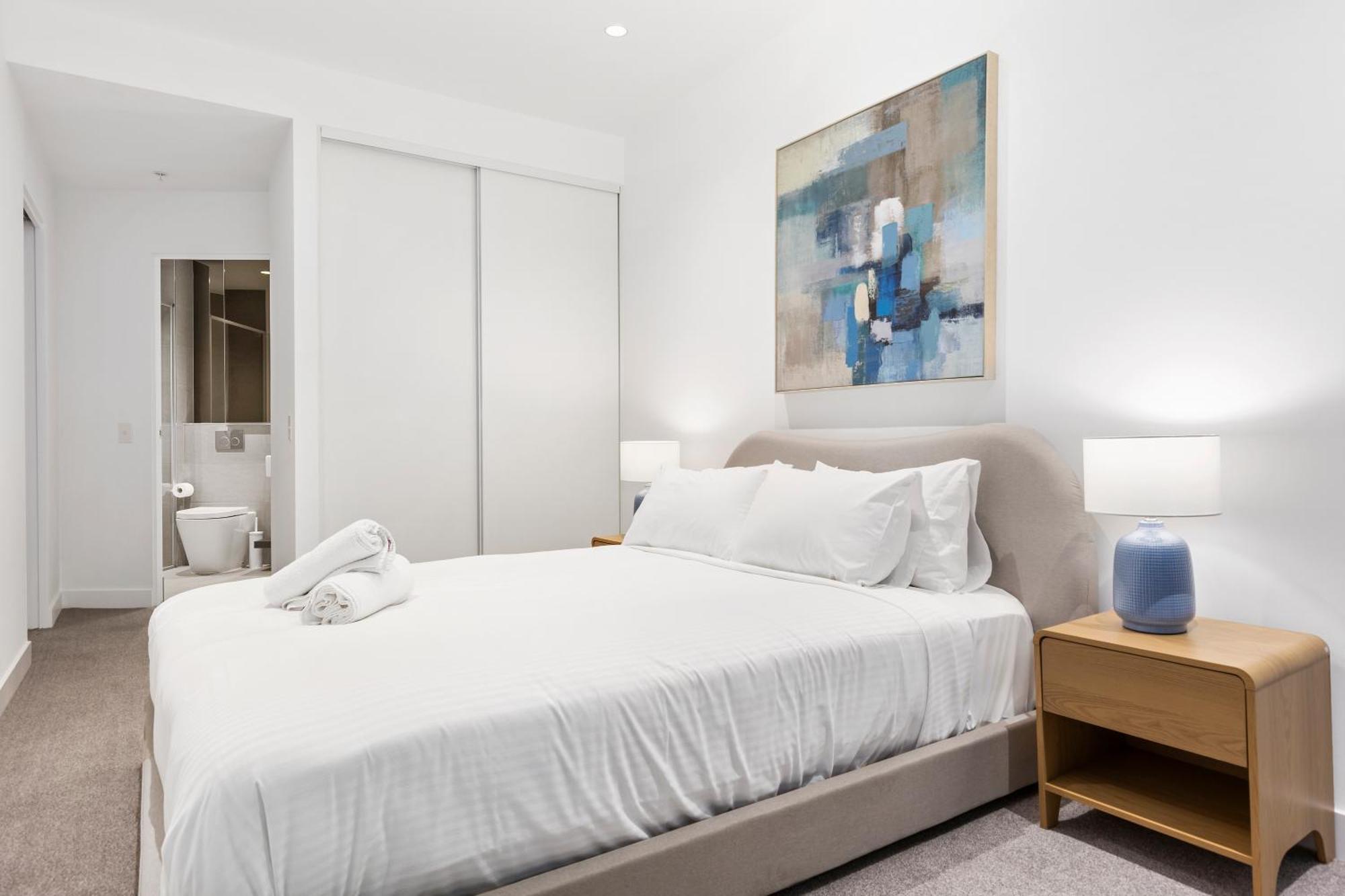 Stylish & Modern In West Side Place W Balcony Melbourne