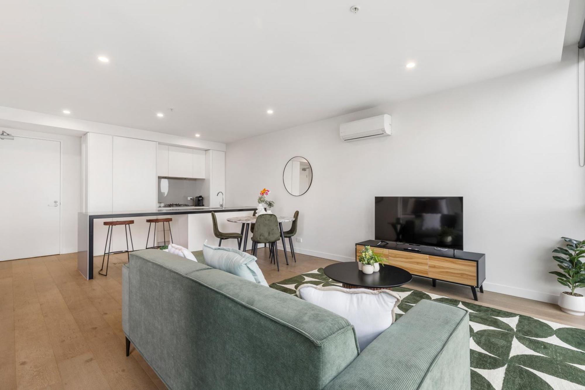 Stylish & W Stunning Views & Balcony