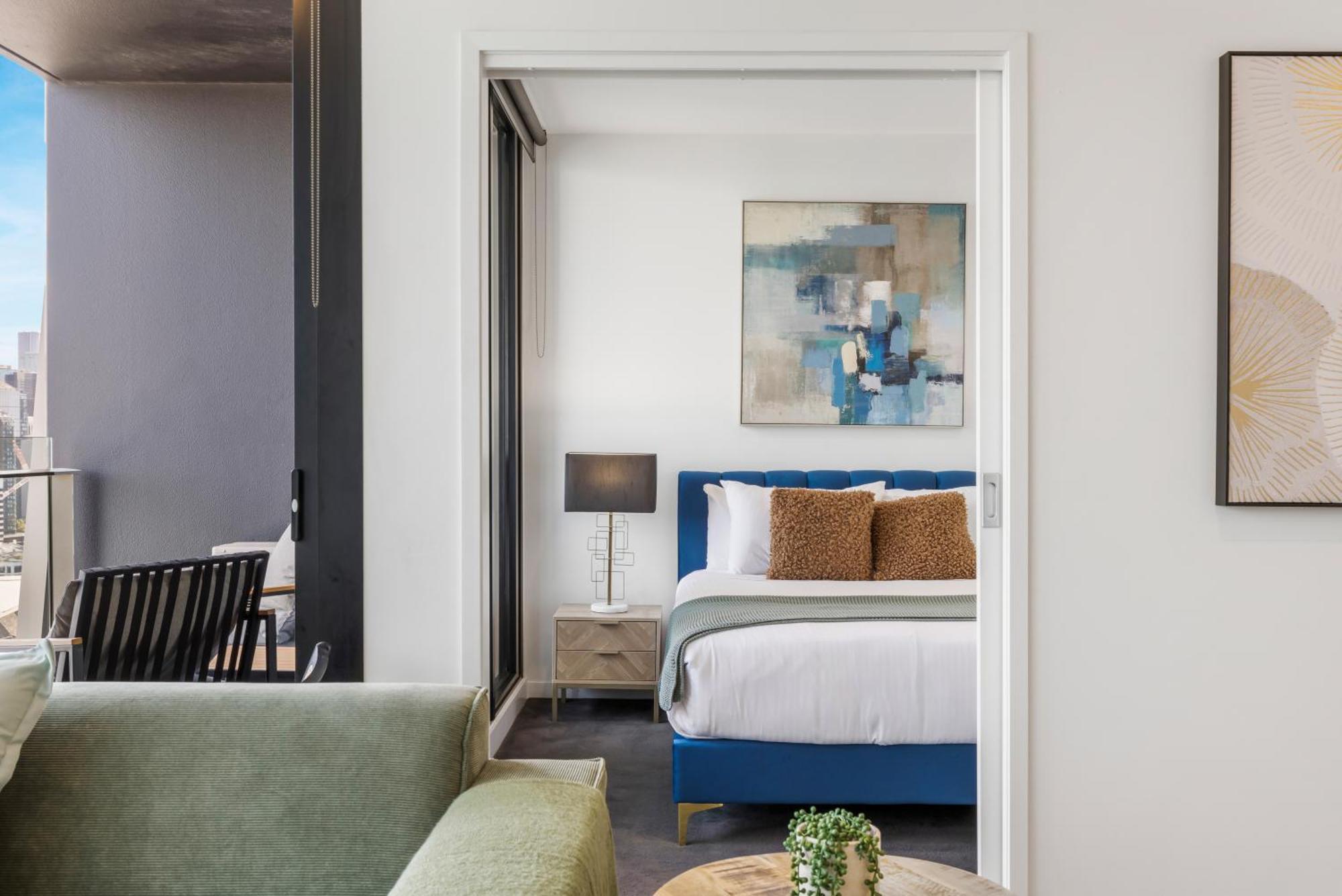 Stylish & W Stunning Views & Balcony * Melbourne
