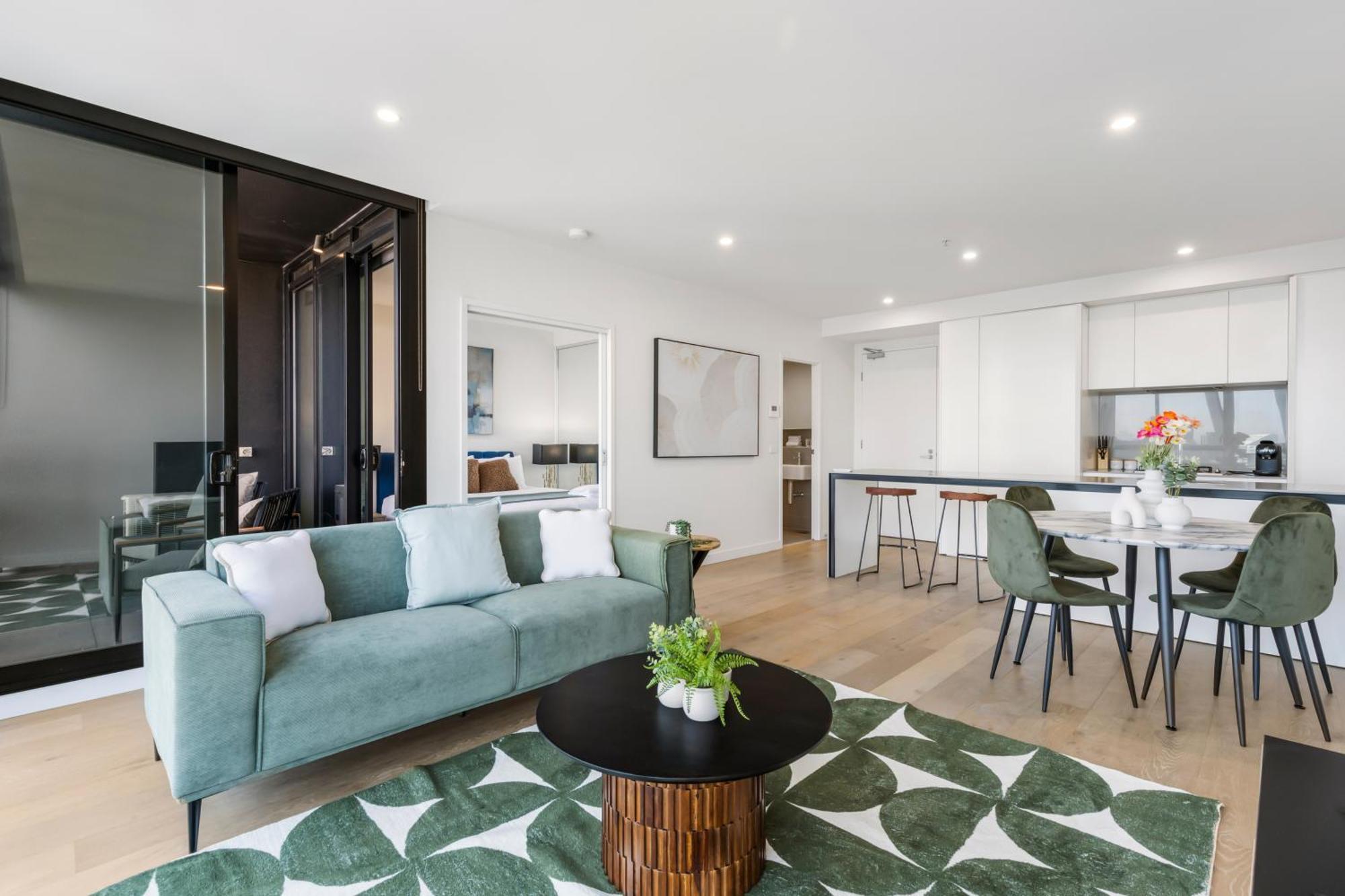 Stylish & W Stunning Views & Balcony