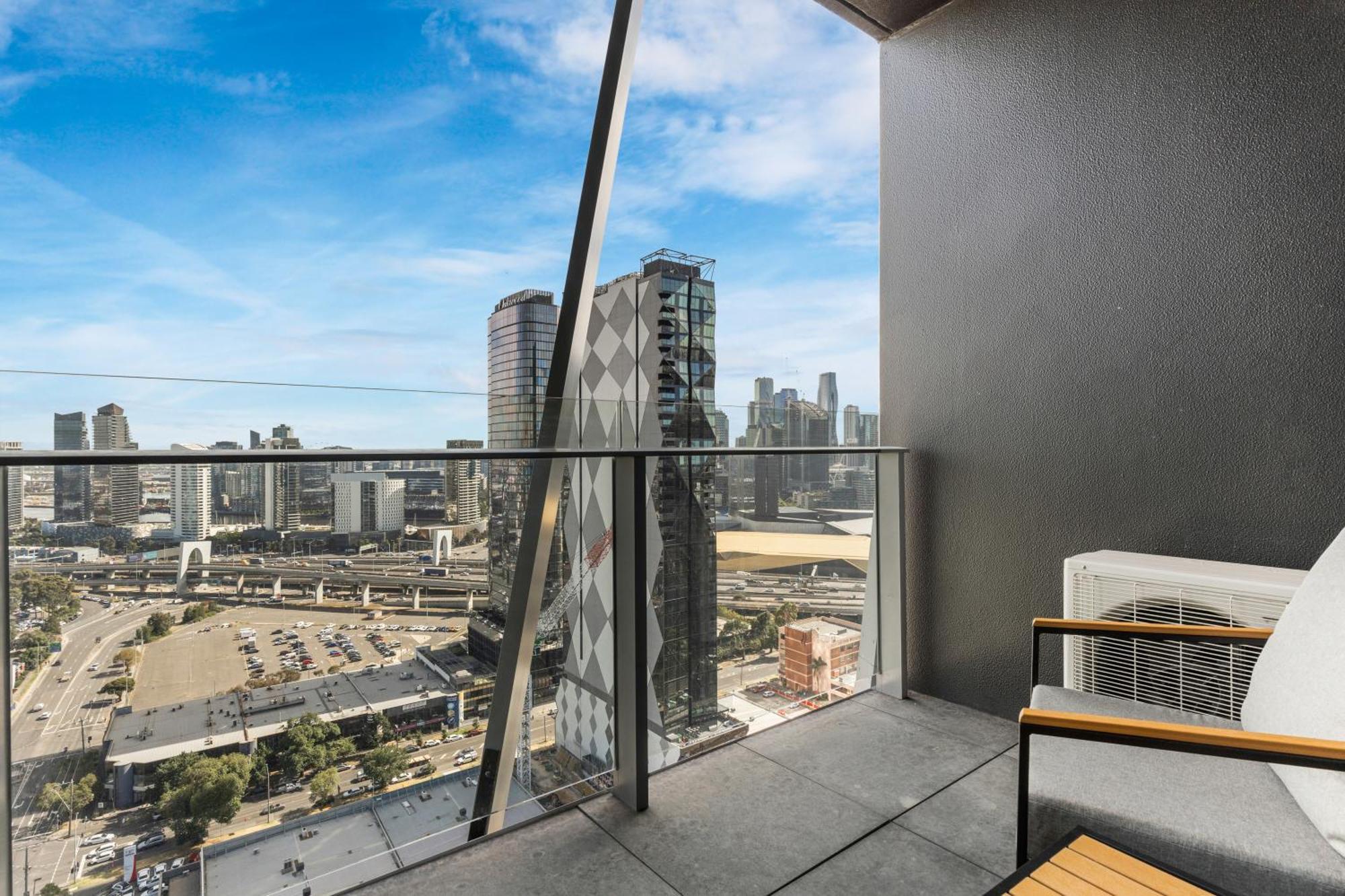 Apartment Stylish & W Stunning Views & Balcony