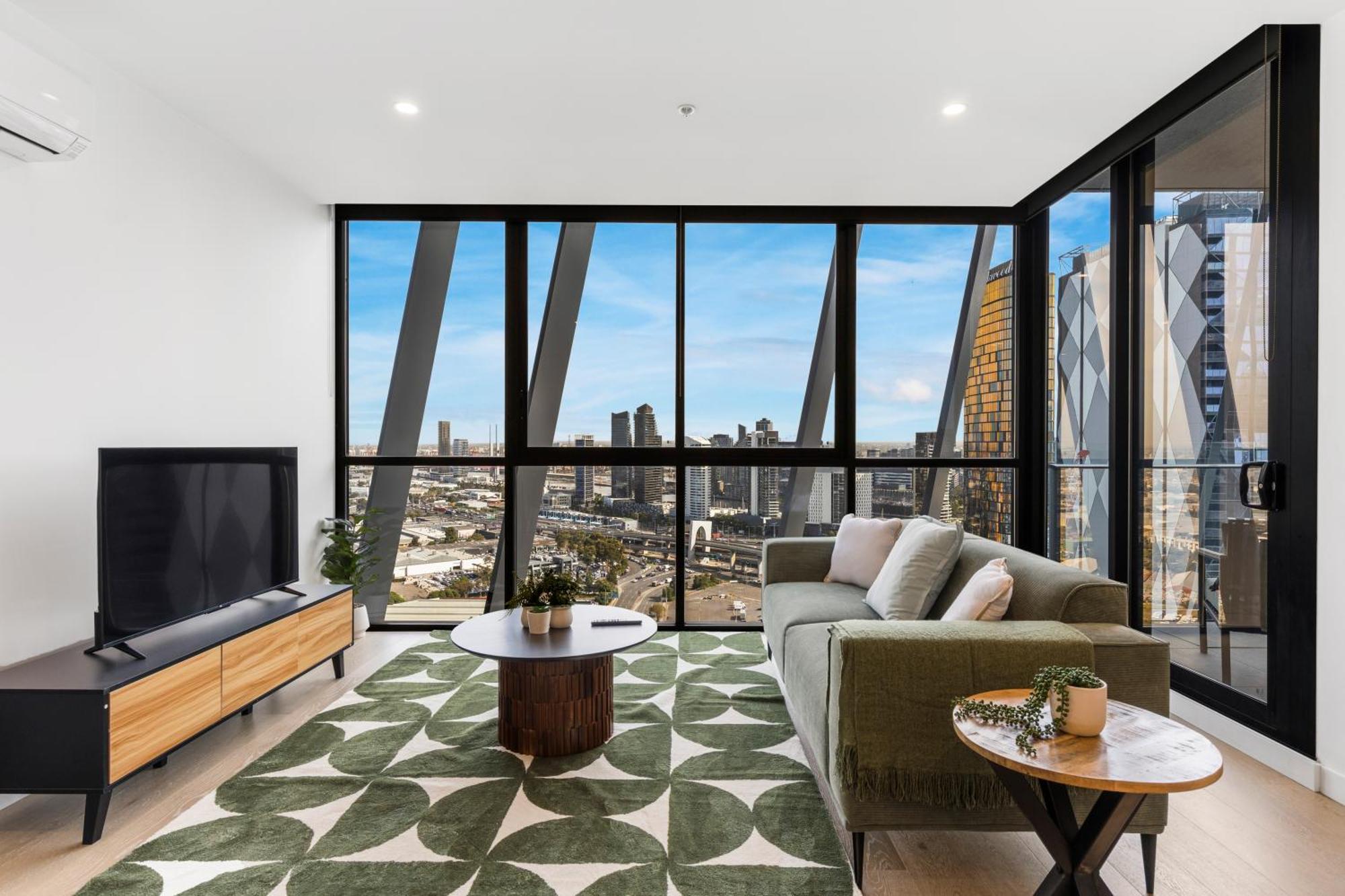 Stylish & W Stunning Views & Balcony *