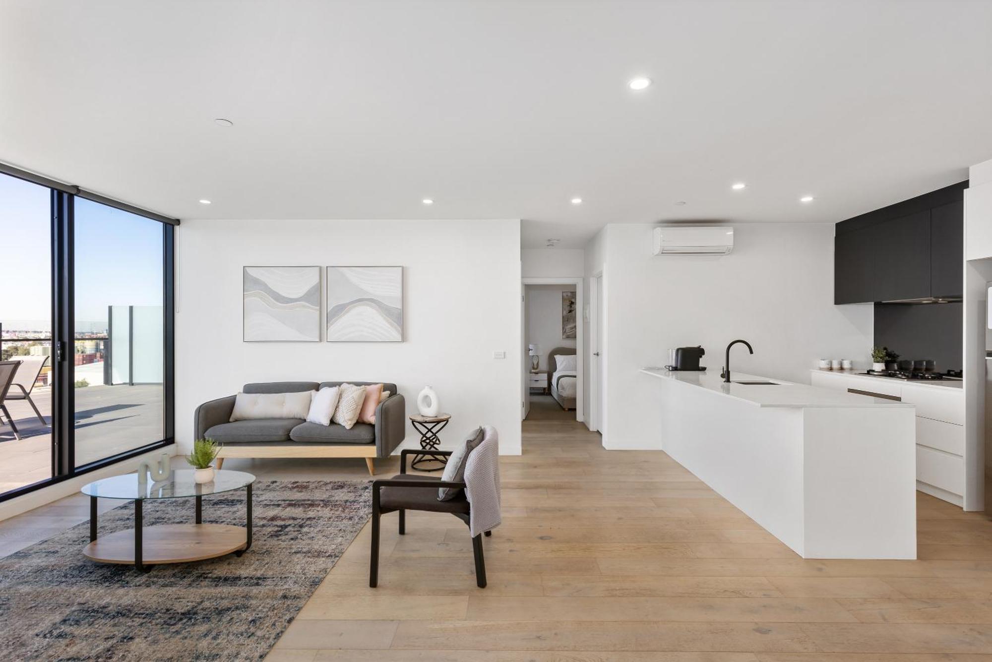 Stunning River & Views And Huge Balcony! * Melbourne