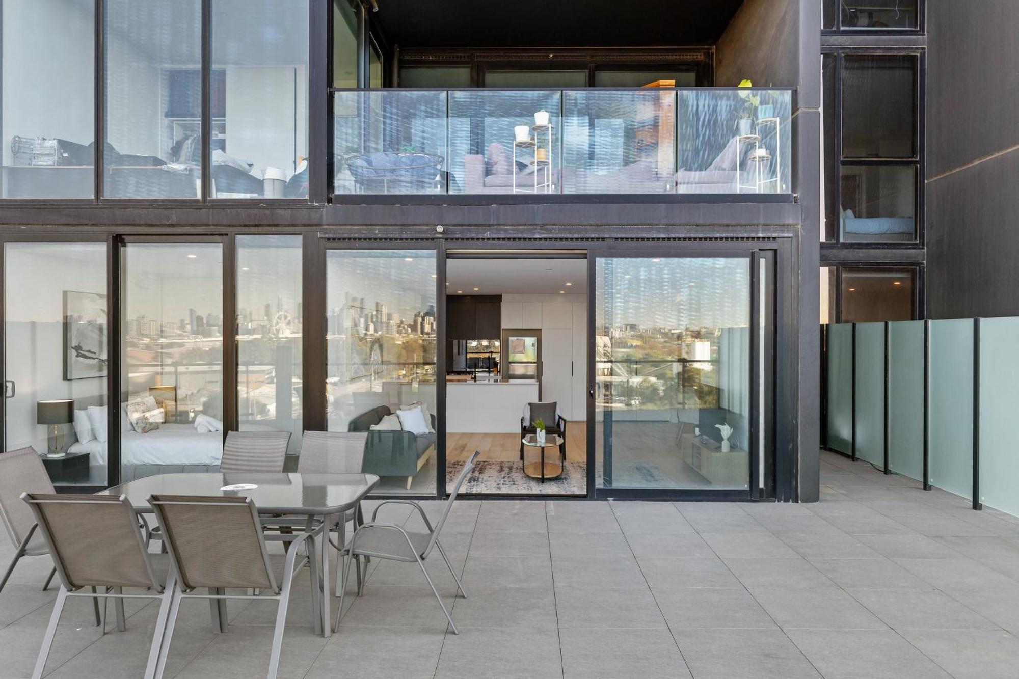 Apartment Stunning River & Views And Huge Balcony!