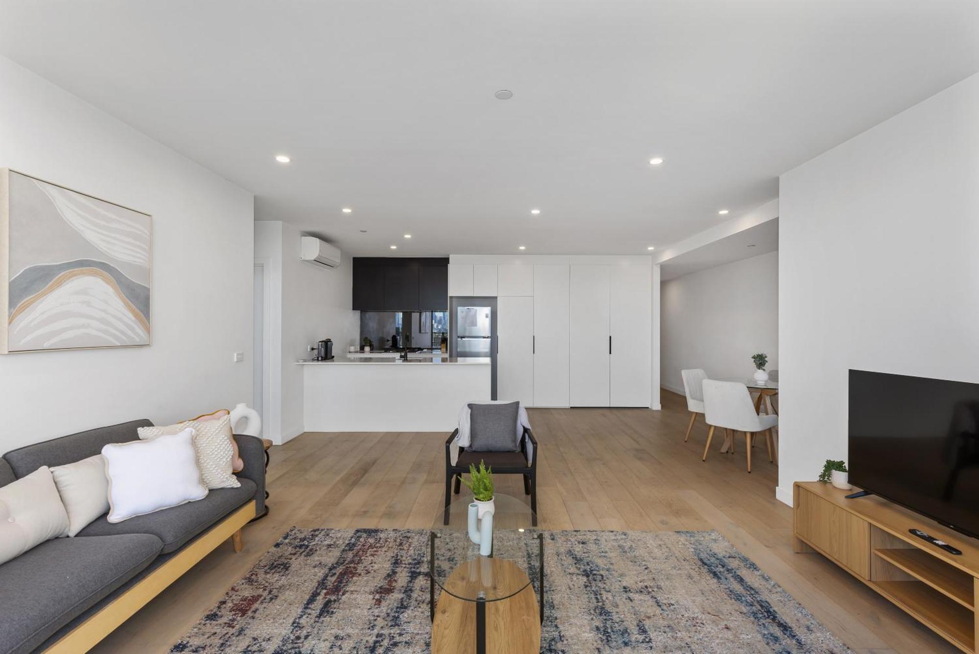 Apartment Stunning River & Views And Huge Balcony! *