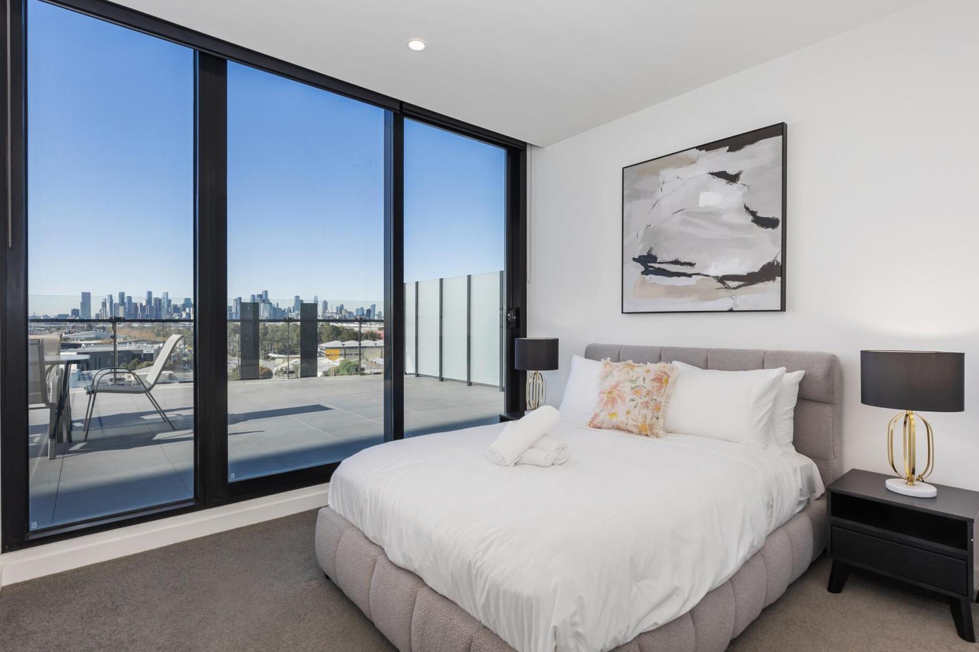 Stunning River & Views And Huge Balcony! * Melbourne