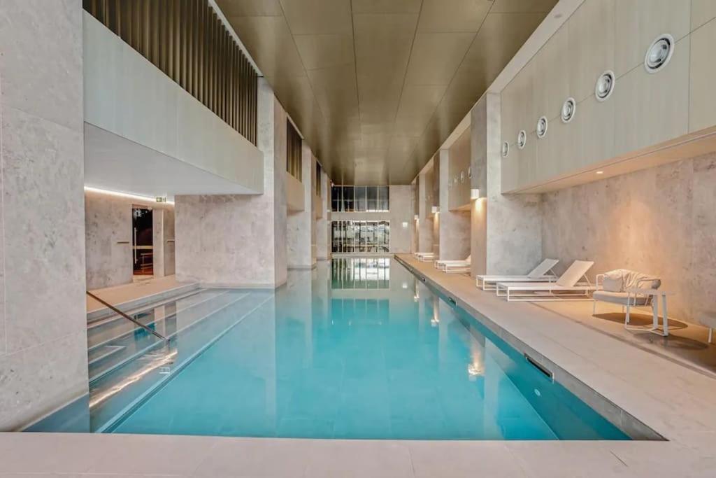 Royal Executive Living Platinum Prestige Corproate Melbourne