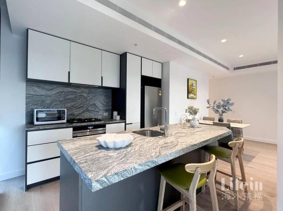 Royal Executive Living Platinum Prestige Corproate Melbourne