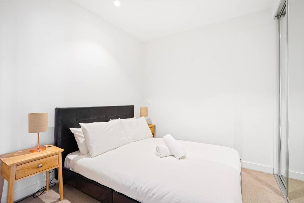 Modern & Stunning In Cbd-close To Everything 2b1b Apartment *