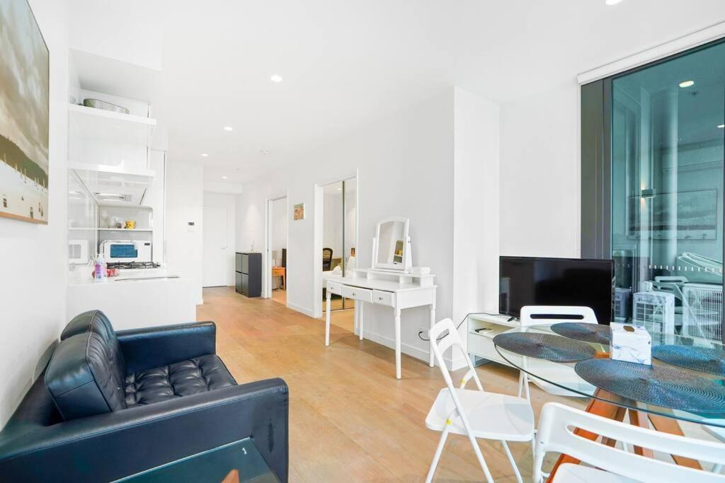 Apartment Modern & Stunning In Cbd-close To Everything 2b1b *