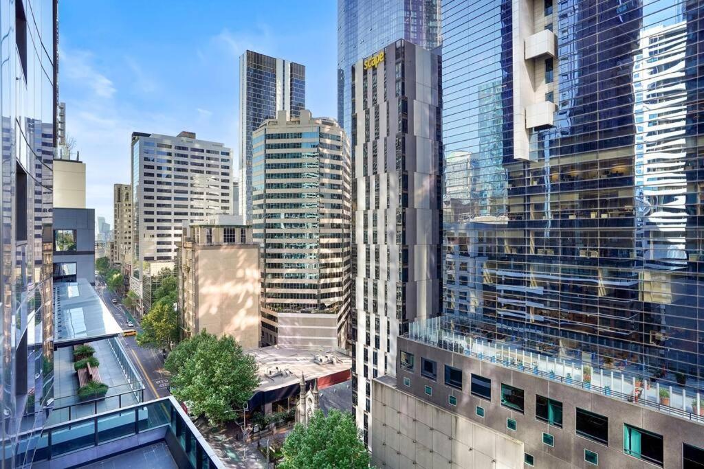 Modern & Stunning In Cbd-close To Everything 2b1b Apartment Melbourne