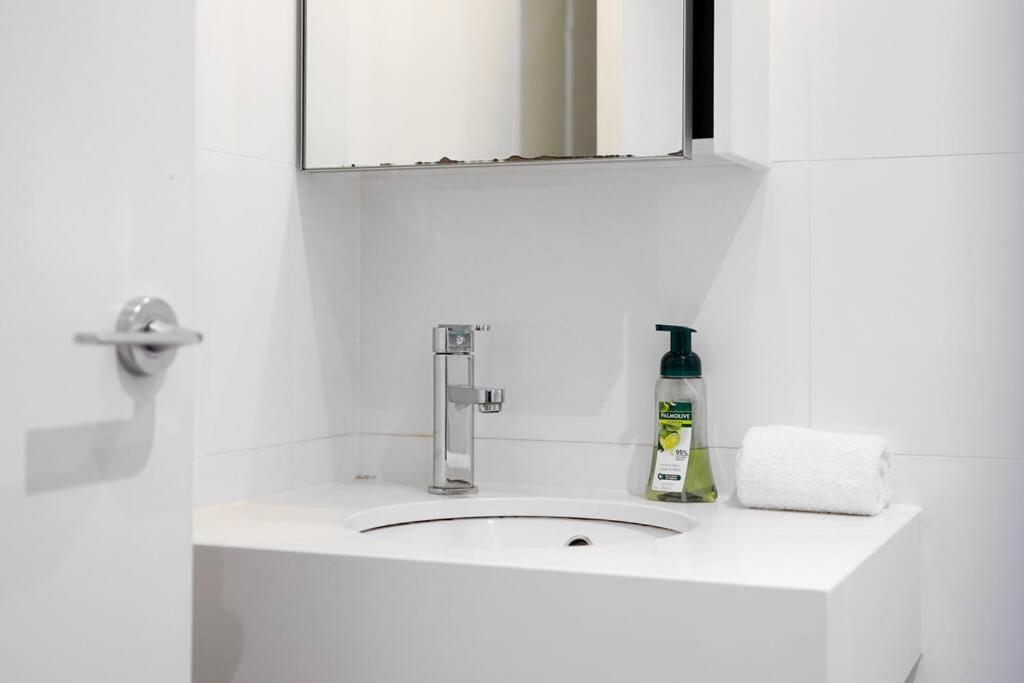 Modern & Stunning In Cbd-close To Everything 2b1b *