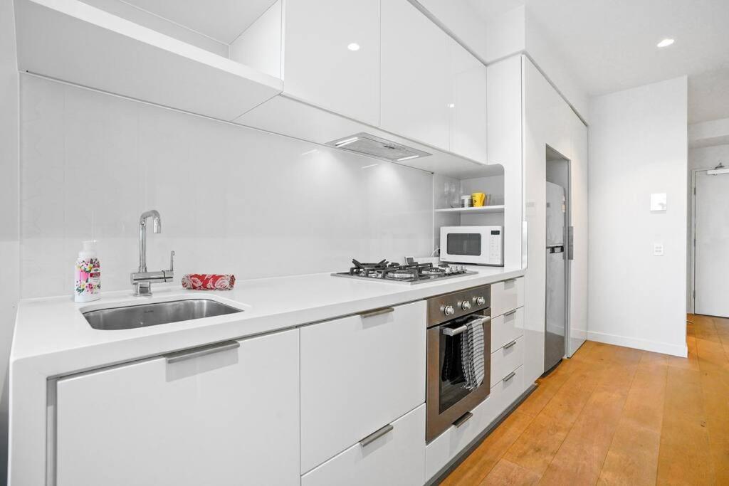 Apartment Modern & Stunning In Cbd-close To Everything 2b1b