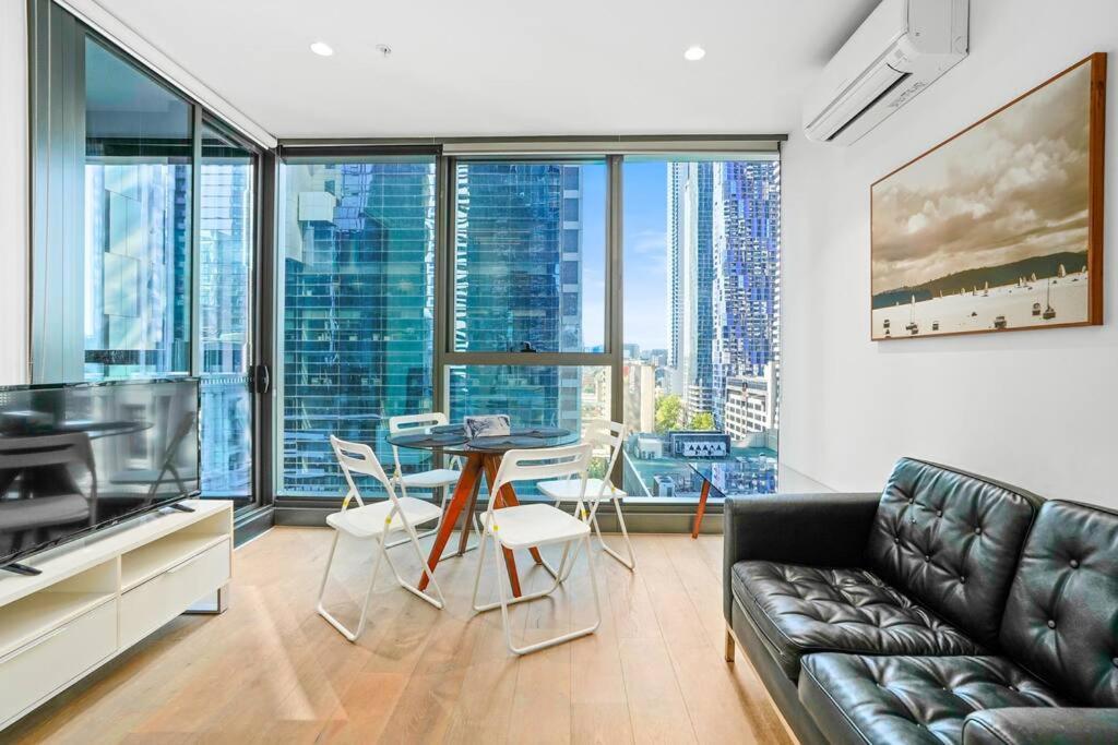 Modern & Stunning In Cbd-close To Everything 2b1b Melbourne