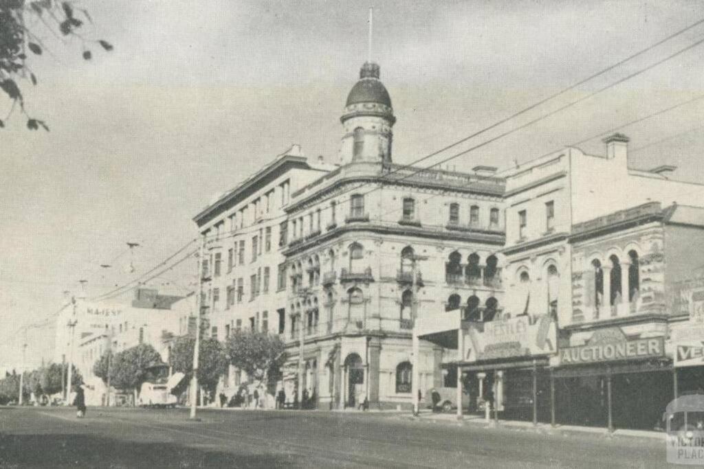 Apartment In Iconic Heritage Building Near Park