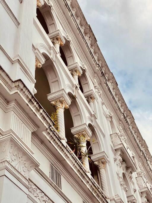 In Iconic Heritage Building Near Park Apartment Melbourne