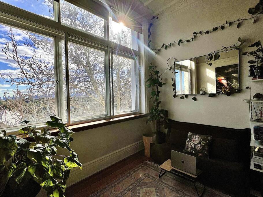 Apartment In Iconic Heritage Building Near Park