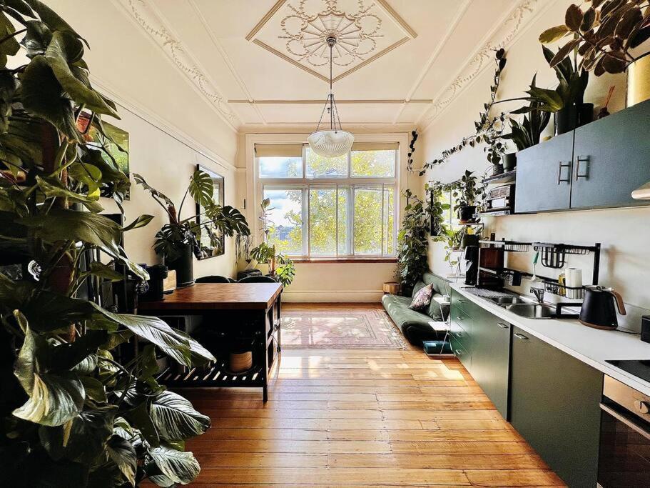 In Iconic Heritage Building Near Park Apartment