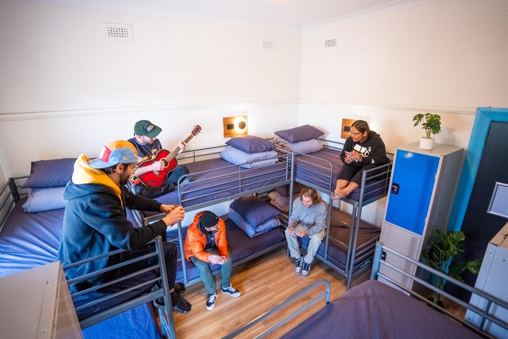 Mad Monkey Melbourne Hostel *