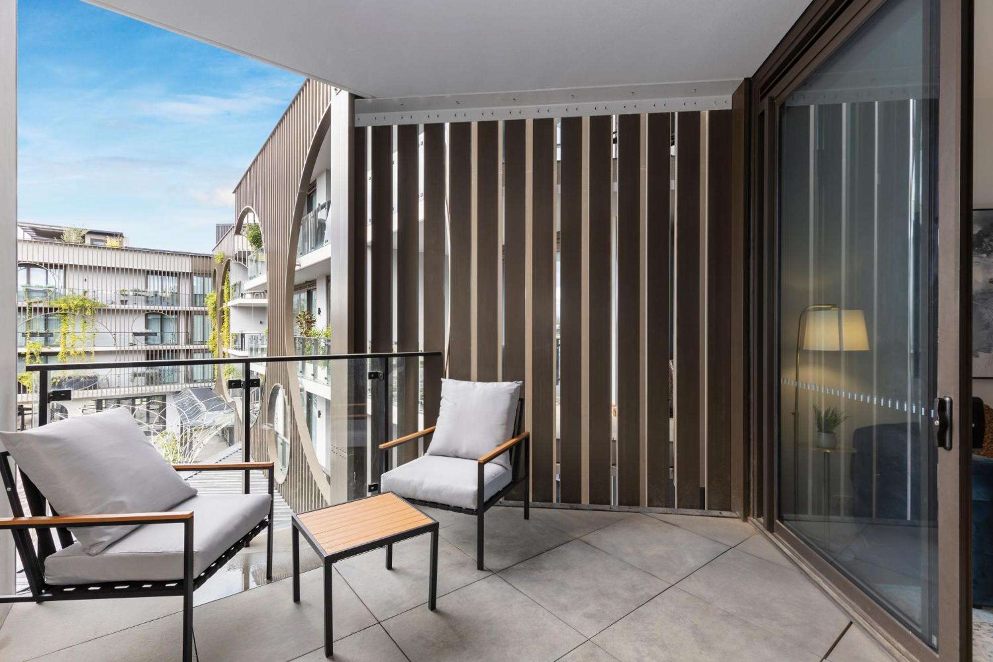 Apartment Modern & Stylish 1br W Balcony, Wifi & Parking *