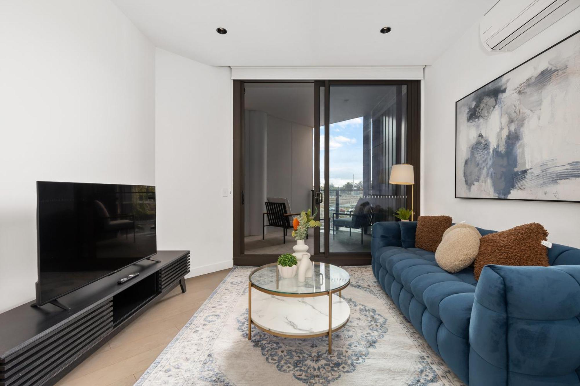 Modern & Stylish 1br W Balcony, Wifi & Parking Apartment Melbourne