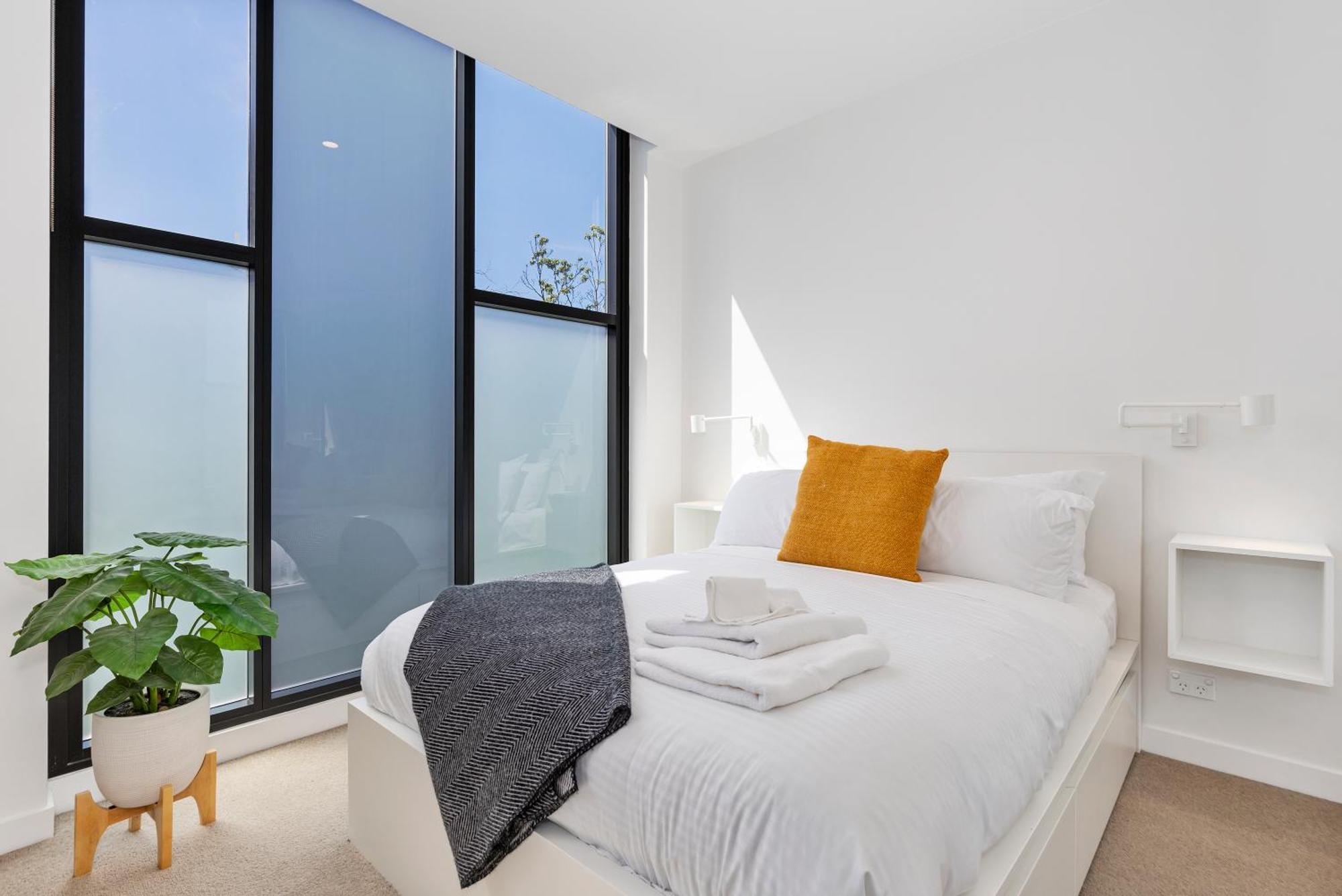 Spacious & Bright Near Major Hospital Precinct Melbourne