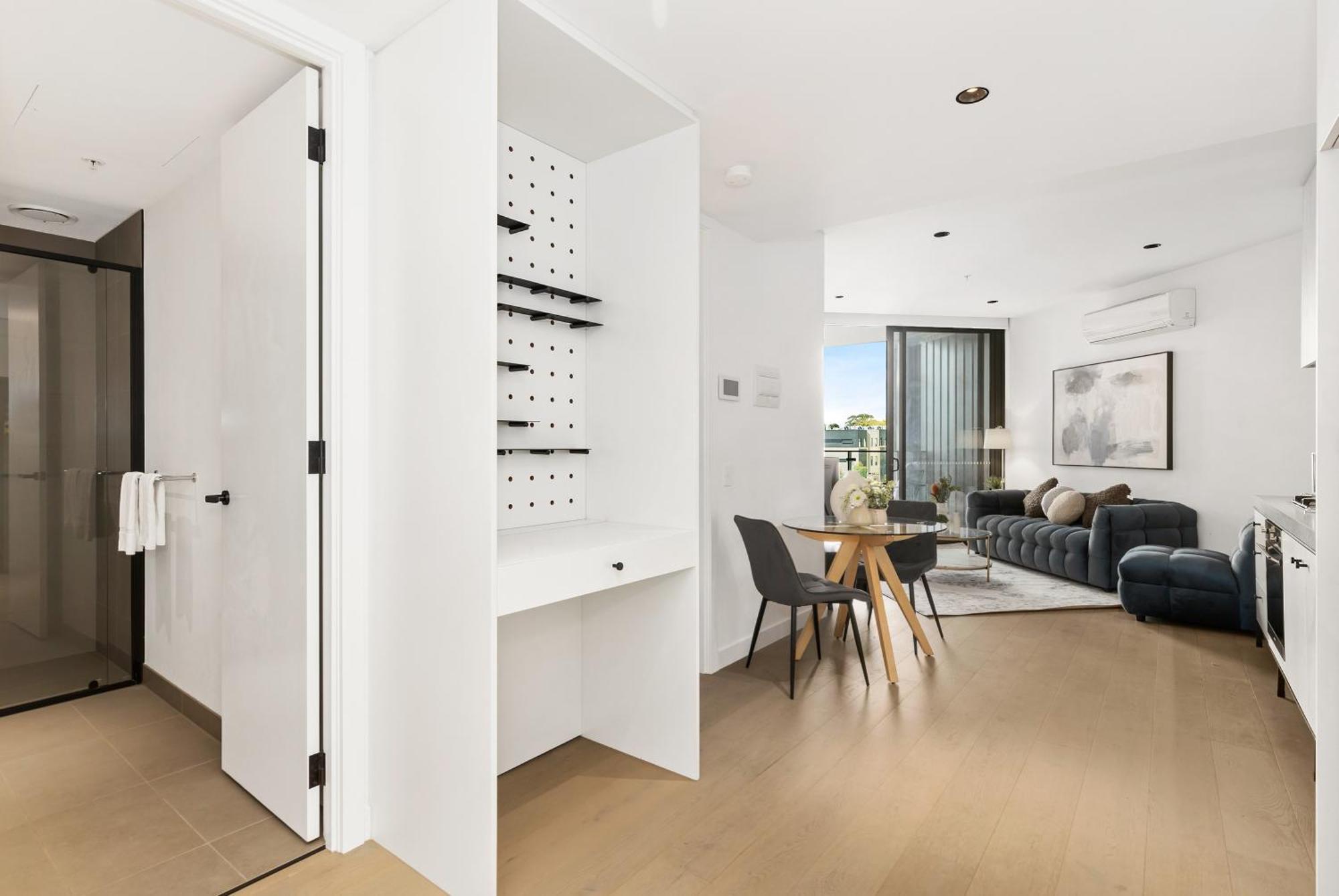 Modern & Stylish 1br W Balcony, Wifi & Parking Apartment Melbourne