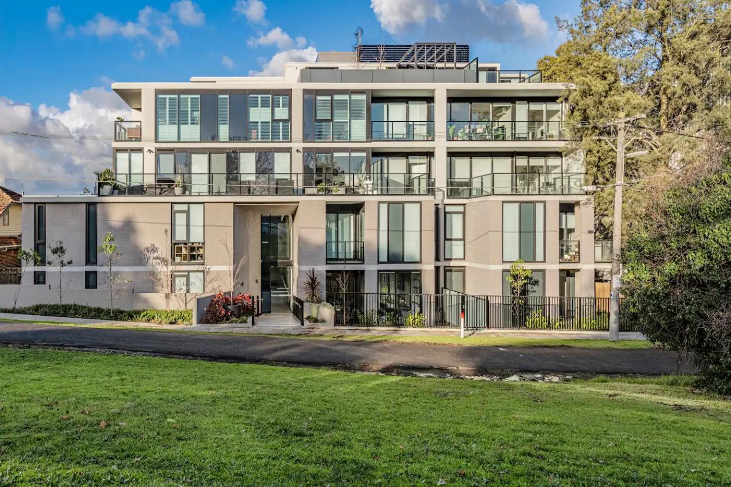 Apartment Spacious & Bright Near Major Hospital Precinct Melbourne