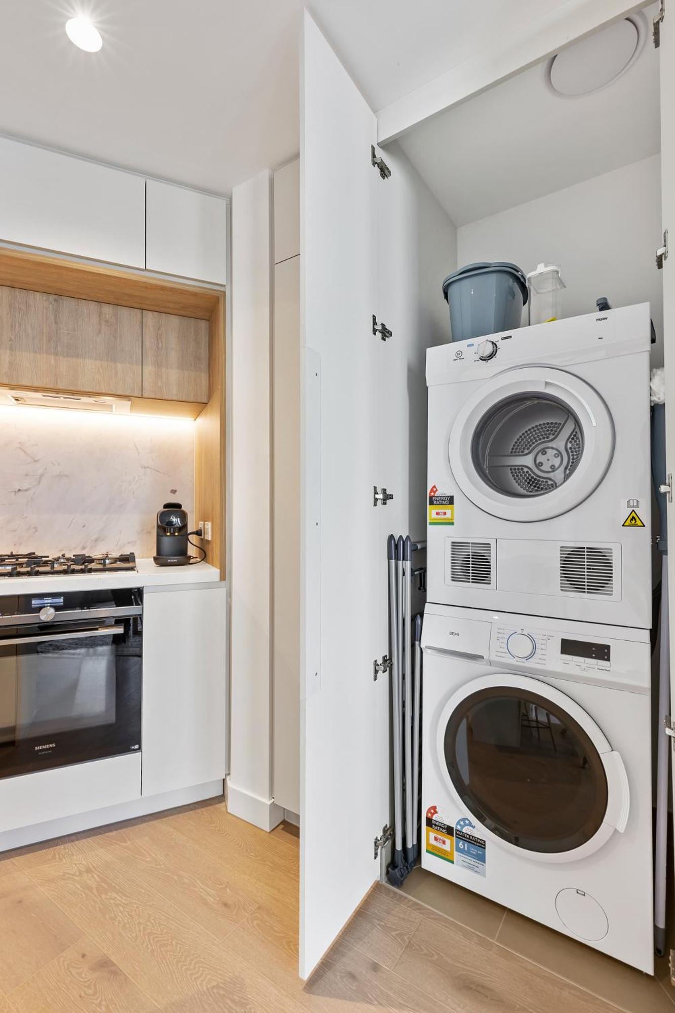 Stylish & Vibrant In Location W Gym, Pool Melbourne