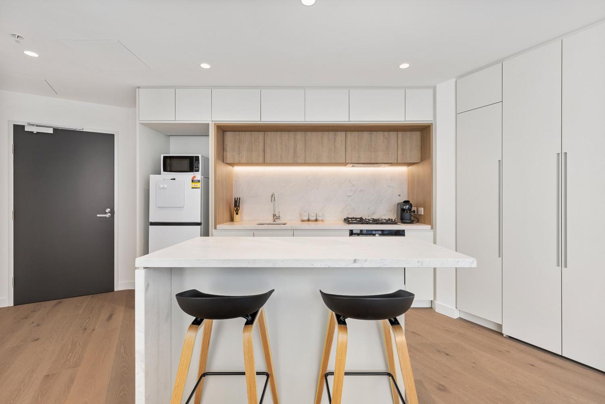 Stylish & Vibrant In Location W Gym, Pool Apartment *
