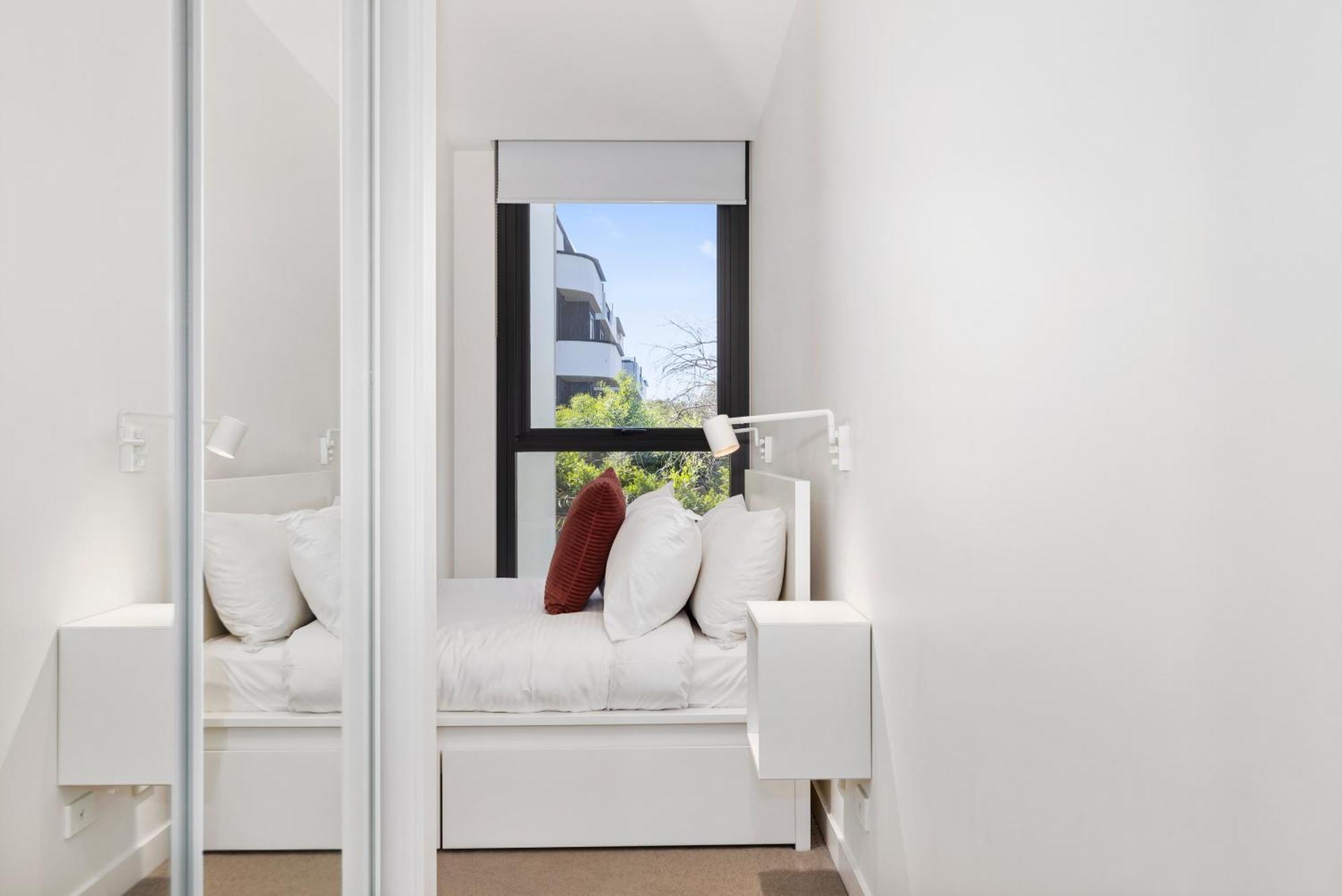 Spacious & Bright Near Major Hospital Precinct * Melbourne